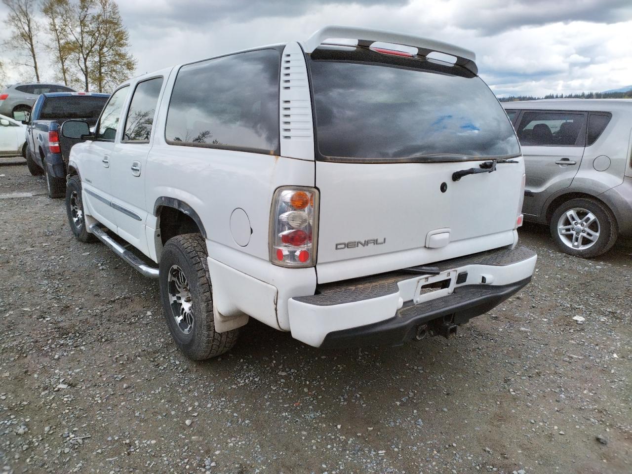 Photo 3 from auction – 2002 GMC DENALI XL with VIN 1GKFK66U82J279409