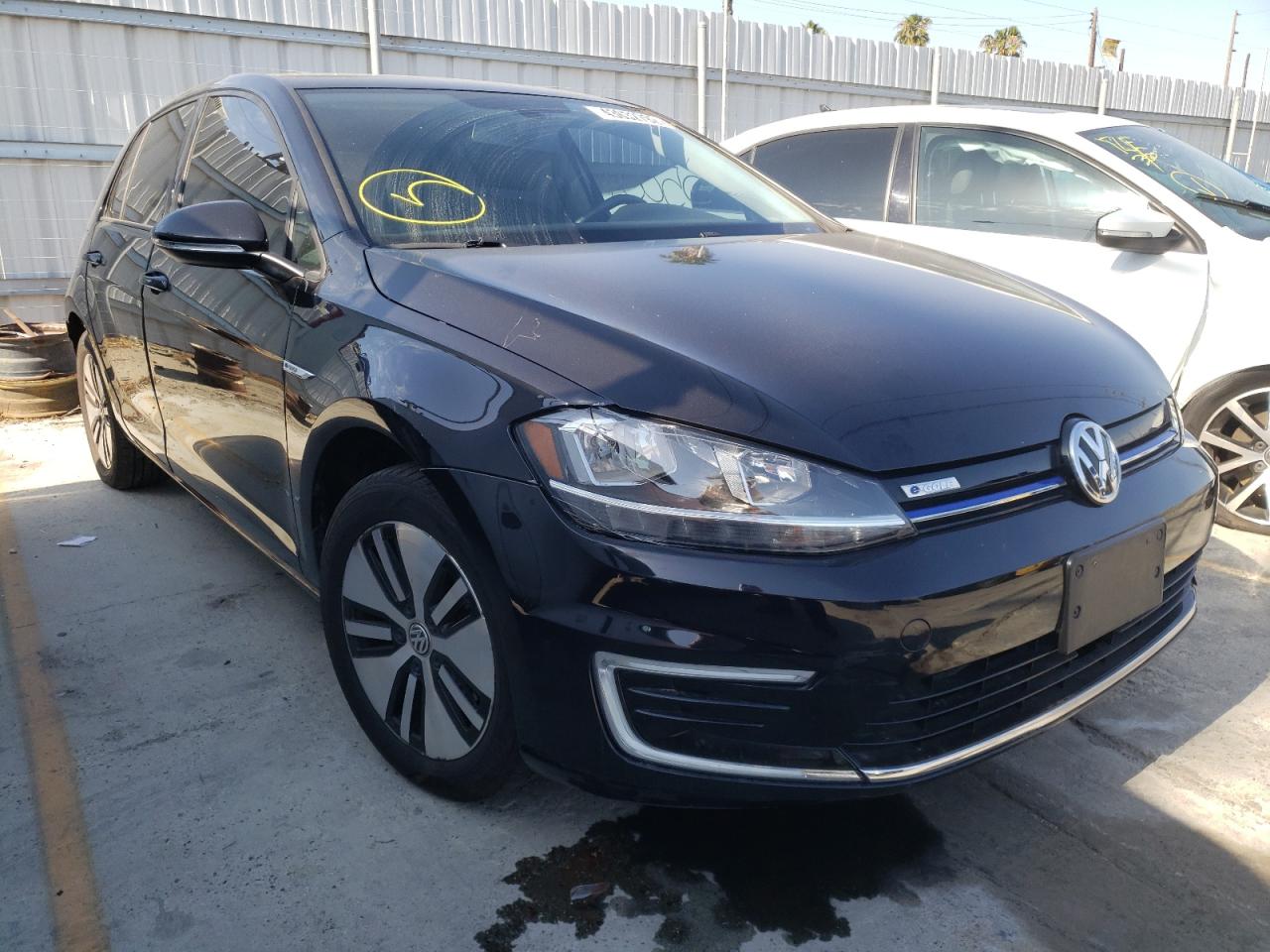 VOLKSWAGEN E-GOLF SE 2019 with VIN WVWKR7AU5KW915564 - Photo from auction