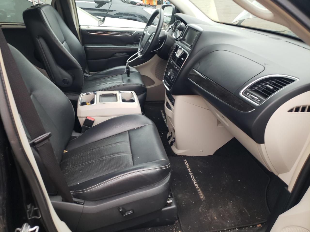 Photo 5 from auction – 2011 CHRYSLER TOWN & COU with VIN 2A4RR8DG4BR604124