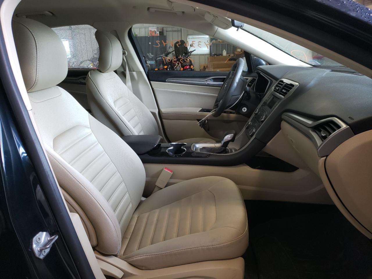 Photo 5 from auction – 2014 FORD FUSION SE with VIN 3FA6P0LU4ER206391