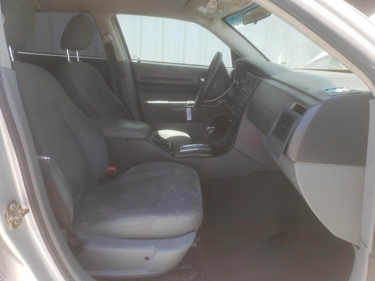 Photo 5 from auction – 2005 DODGE MAGNUM SE with VIN 2D4FV48T05H679579