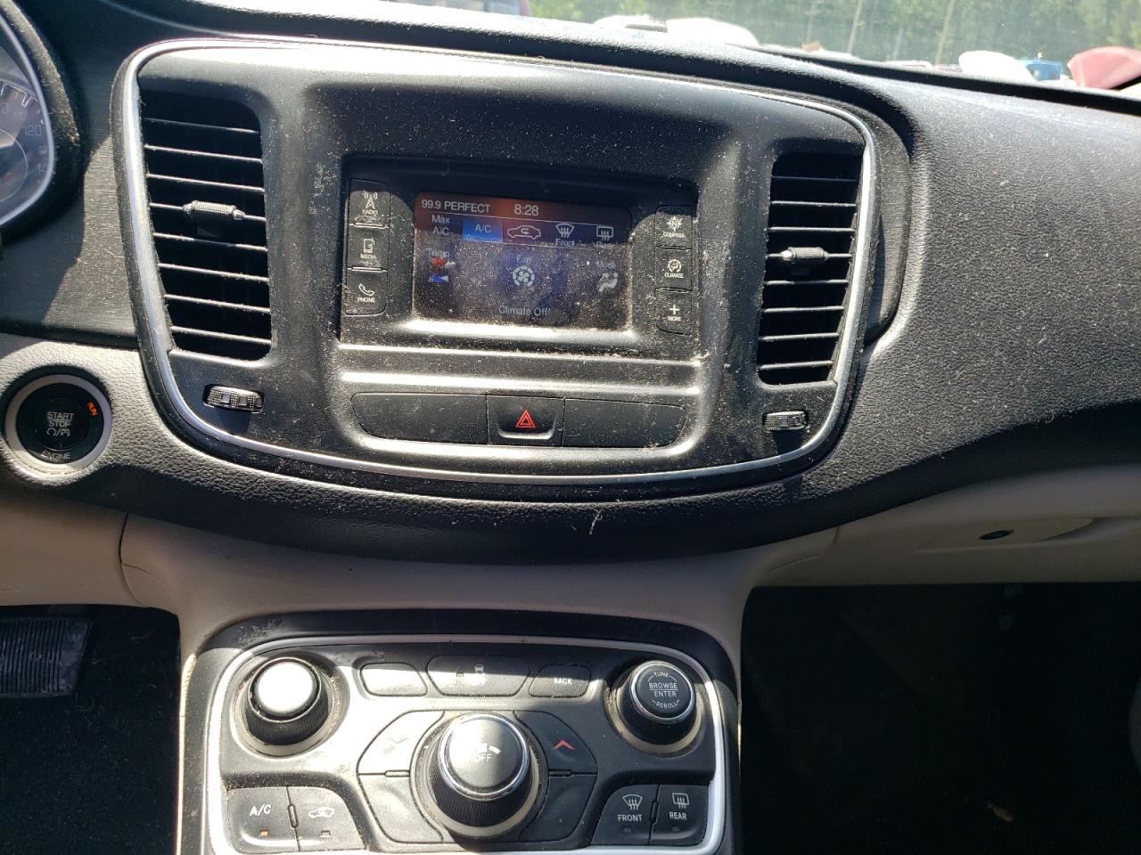 Photo 9 from auction – 2015 CHRYSLER 200 LIMITE with VIN 1C3CCCAB4FN595182