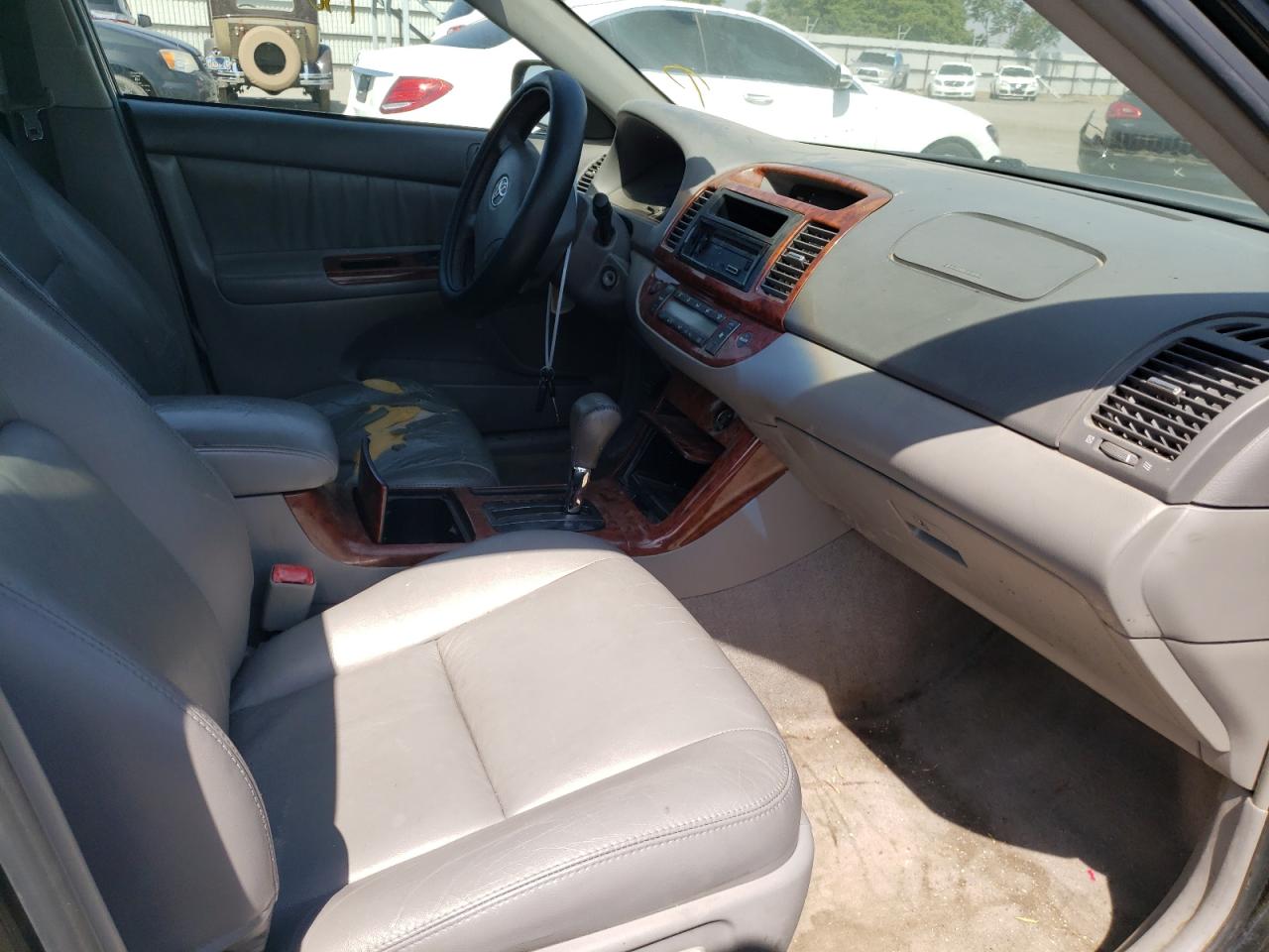 Photo 5 from auction – 2005 TOYOTA CAMRY LE with VIN 4T1BF32K35U088402