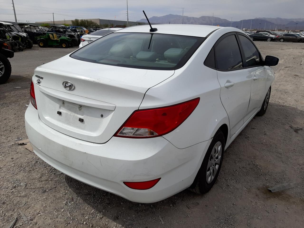 Photo 4 from auction – 2015 HYUNDAI ACCENT GLS with VIN KMHCT4AE0FU921024