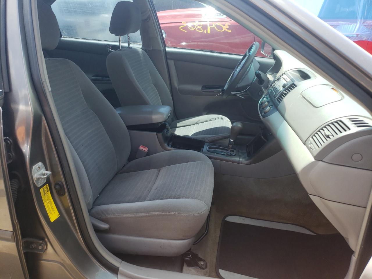 Photo 5 from auction – 2005 TOYOTA CAMRY LE with VIN 4T1BE30K75U947724