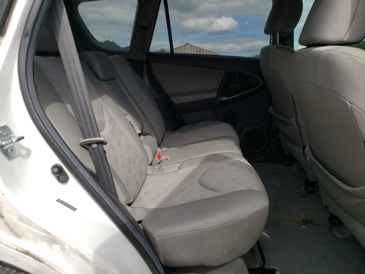 Photo 6 from auction – 2011 TOYOTA RAV4 with VIN 2T3ZF4DV0BW093166