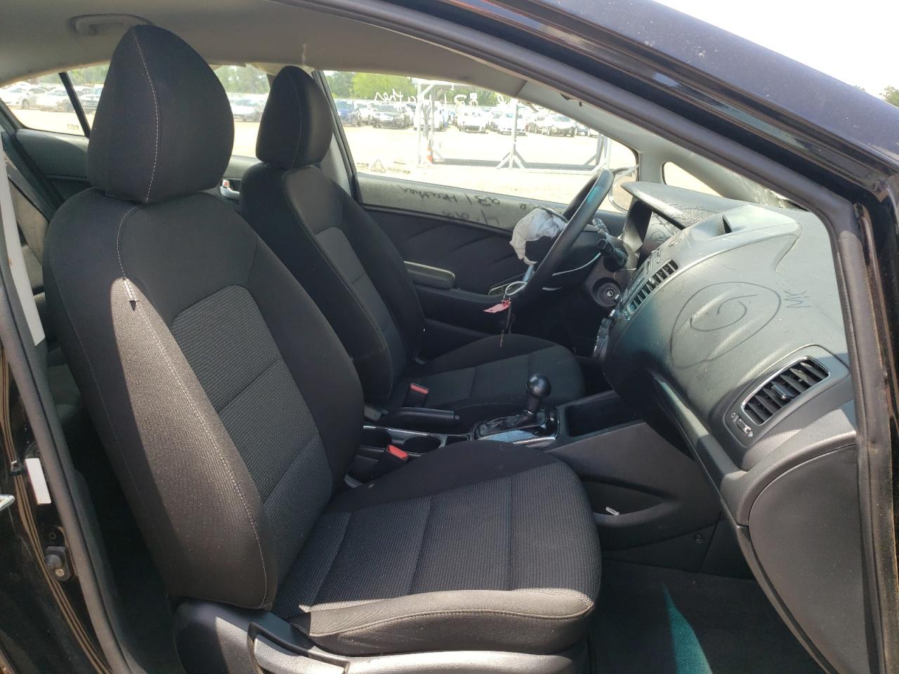 Photo 5 from auction – 2018 KIA FORTE LX with VIN 3KPFK4A78JE284851