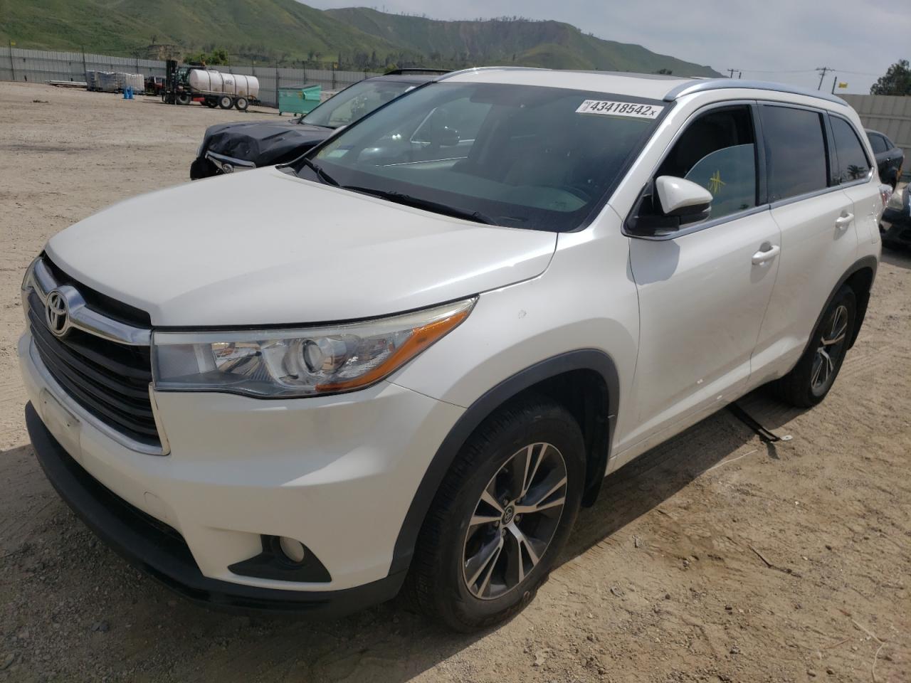 Foto 2 de la subasta – 2016 TOYOTA HIGHLANDER con VIN 5TDJKRFH6GS293328
