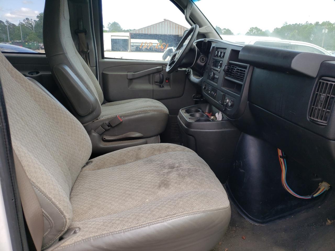 Photo 5 from auction – 2017 CHEVROLET EXPRESS G3 with VIN 1GAZGPFG9H1218033