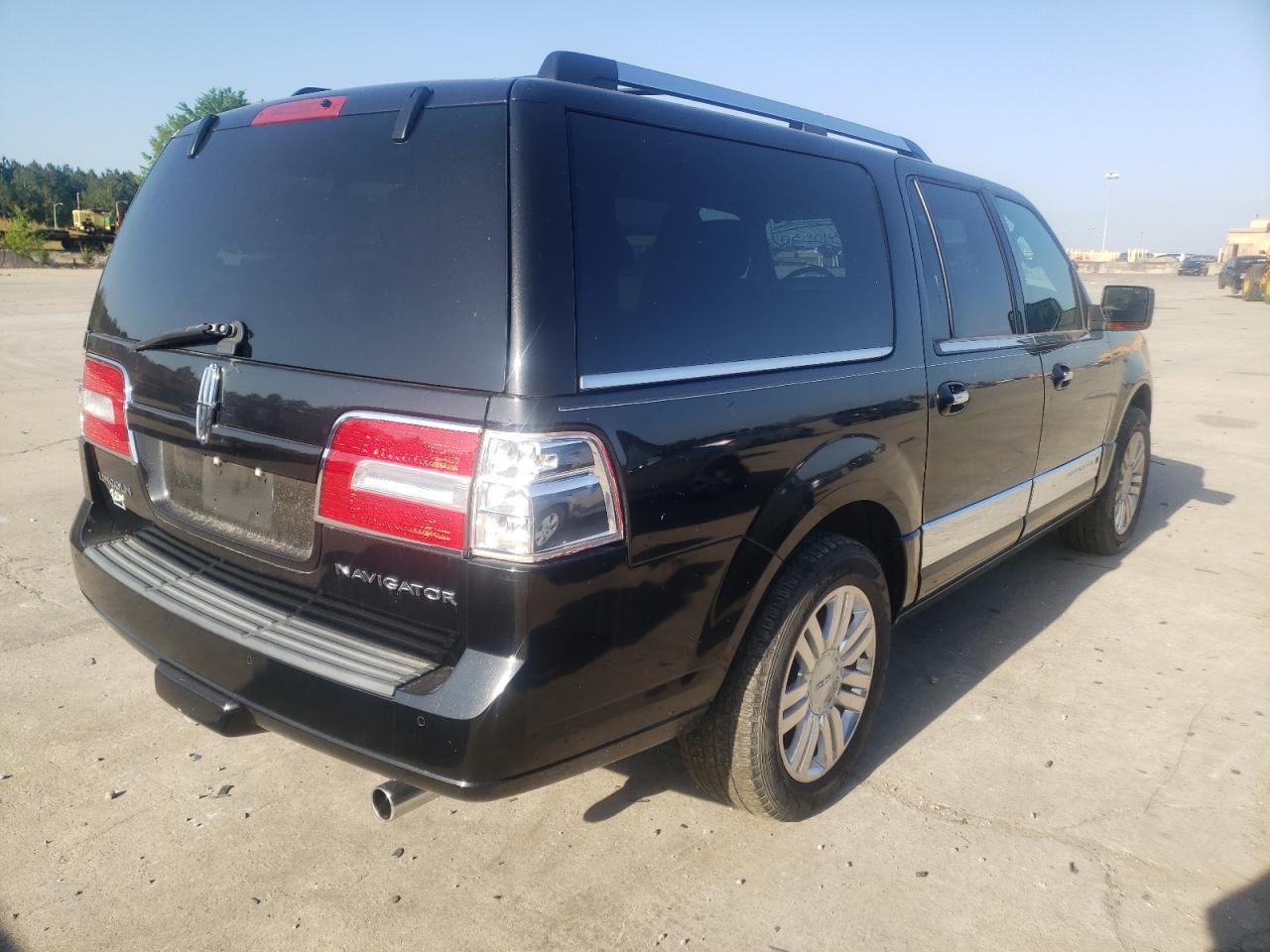 Photo 4 from auction – 2014 LINCOLN NAVIGATOR with VIN 5LMJJ3H54EEL08438