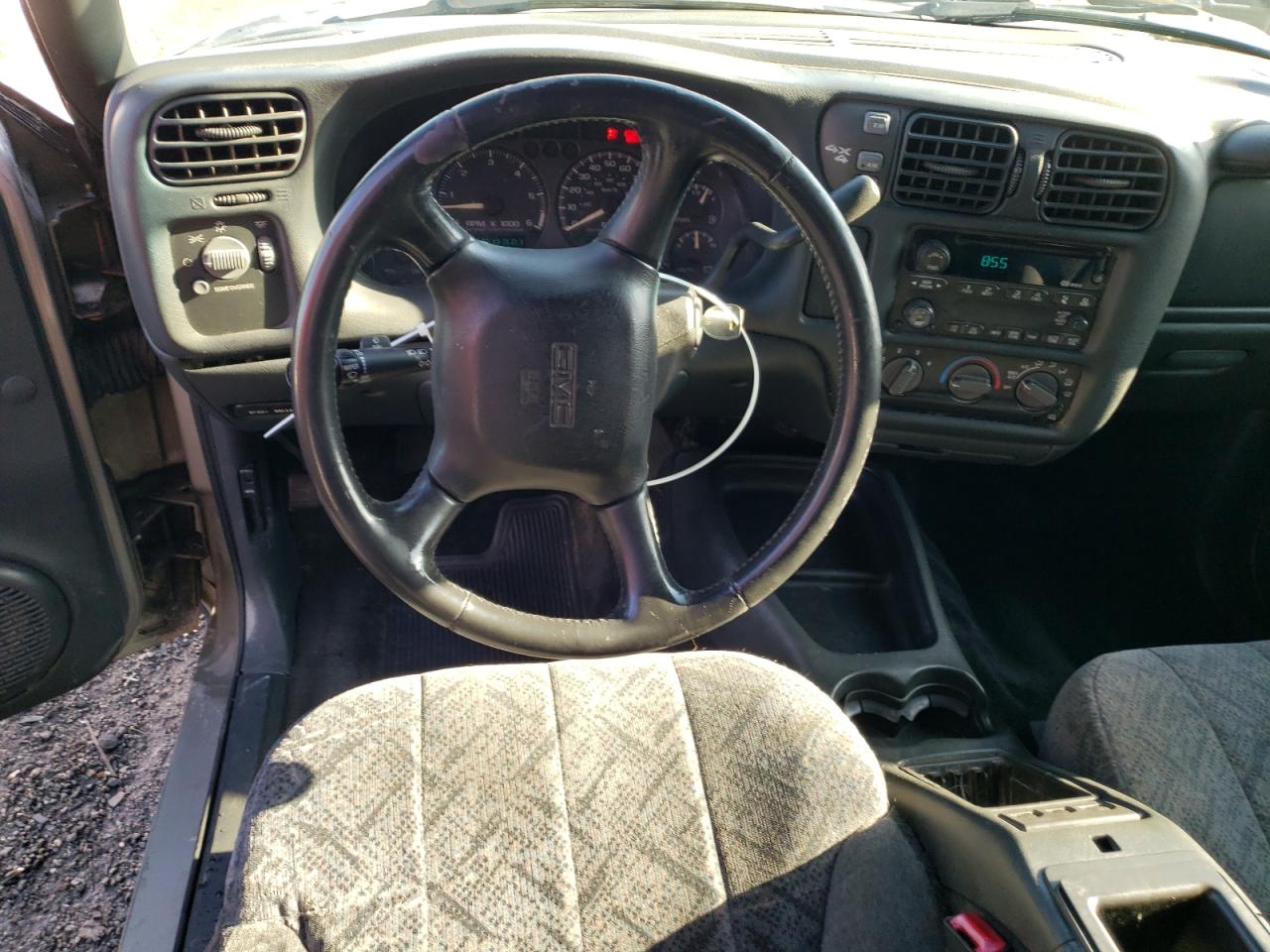 Photo 9 from auction – 2002 GMC SONOMA with VIN 1GTDT19W828207343