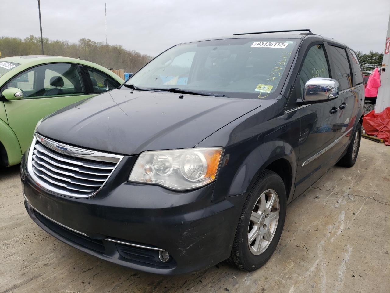 Photo 2 from auction – 2012 CHRYSLER TOWN & COU with VIN 2C4RC1CG3CR144097