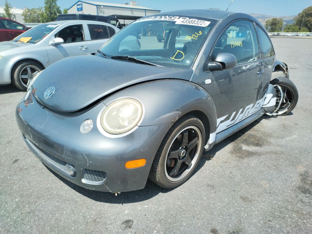Photo 2 from auction – 2002 VOLKSWAGEN NEW BEETLE with VIN 3VWFE21C82M456325