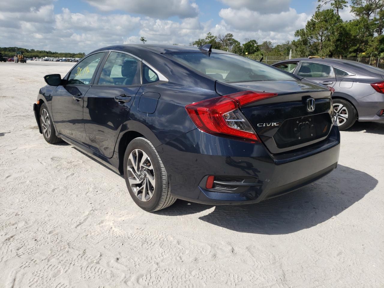 Photo 3 from auction – 2018 HONDA CIVIC EX with VIN 2HGFC2F71JH589348