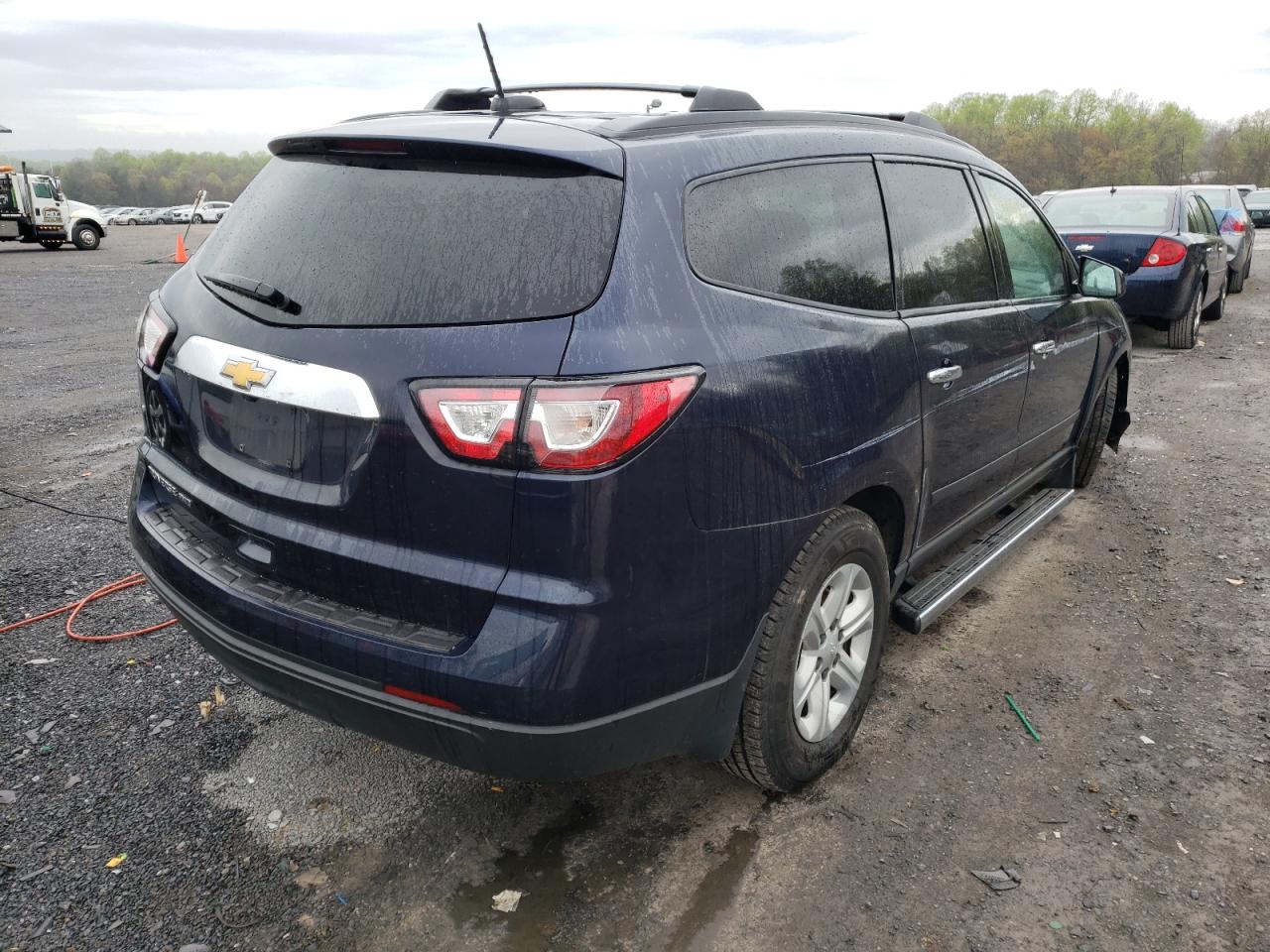 Photo 4 from auction – 2017 CHEVROLET TRAVERSE L with VIN 1GNKVFKD4HJ205511