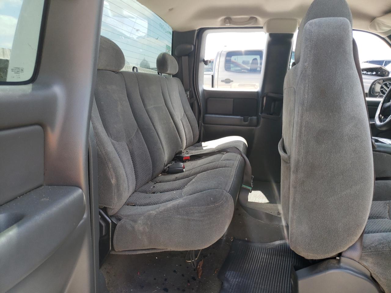 Photo 6 from auction – 2004 CHEVROLET SILVERADO with VIN 2GCEC19VX41169258