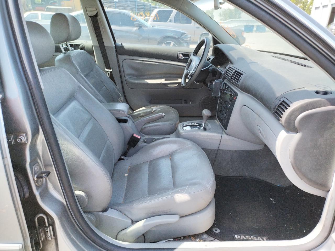 Photo 5 from auction – 2004 VOLKSWAGEN PASSAT GLS with VIN WVWPD63B04E030529