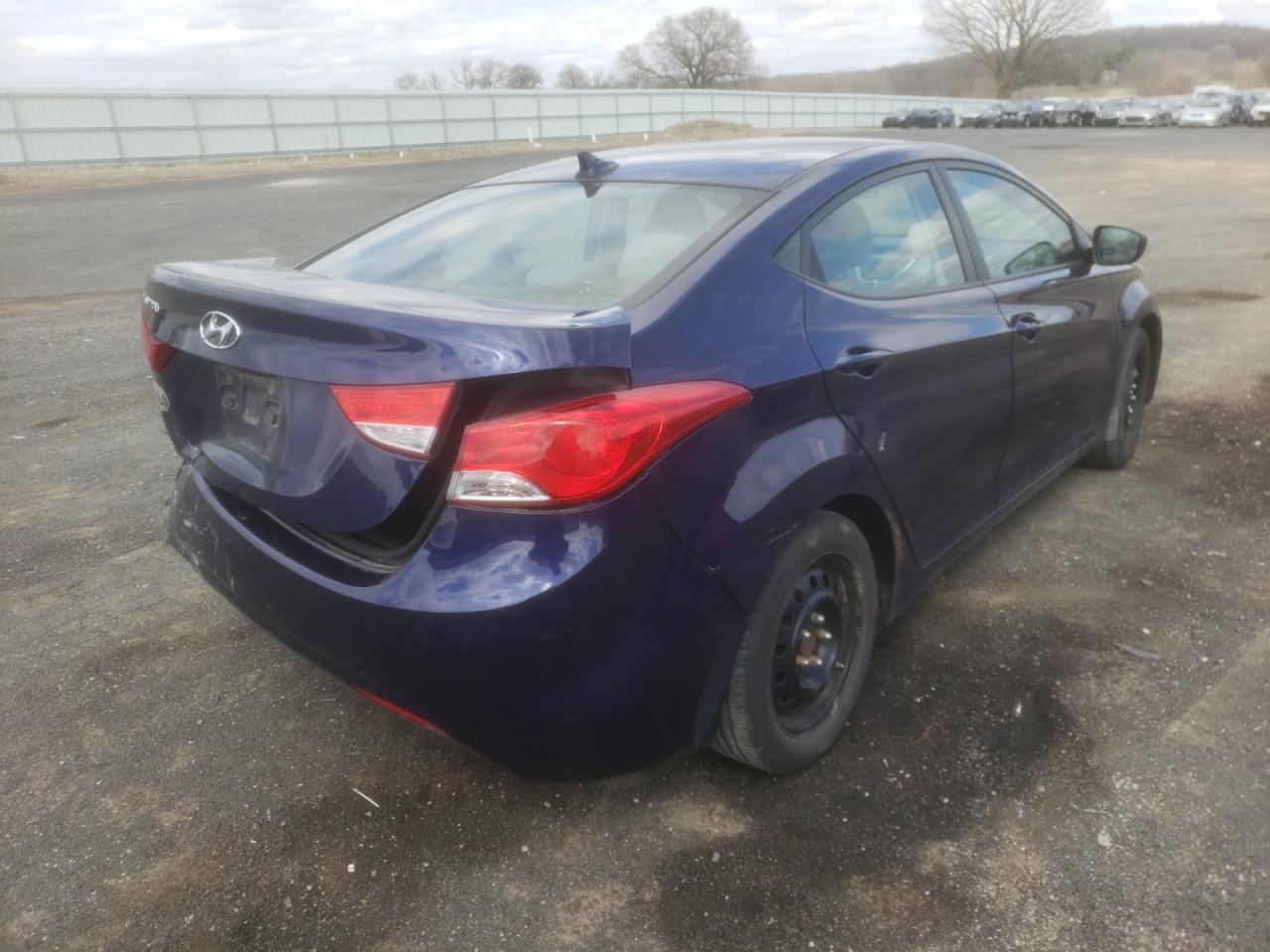 Photo 4 from auction – 2012 HYUNDAI ELANTRA with VIN 5NPDH4AE0CH072058