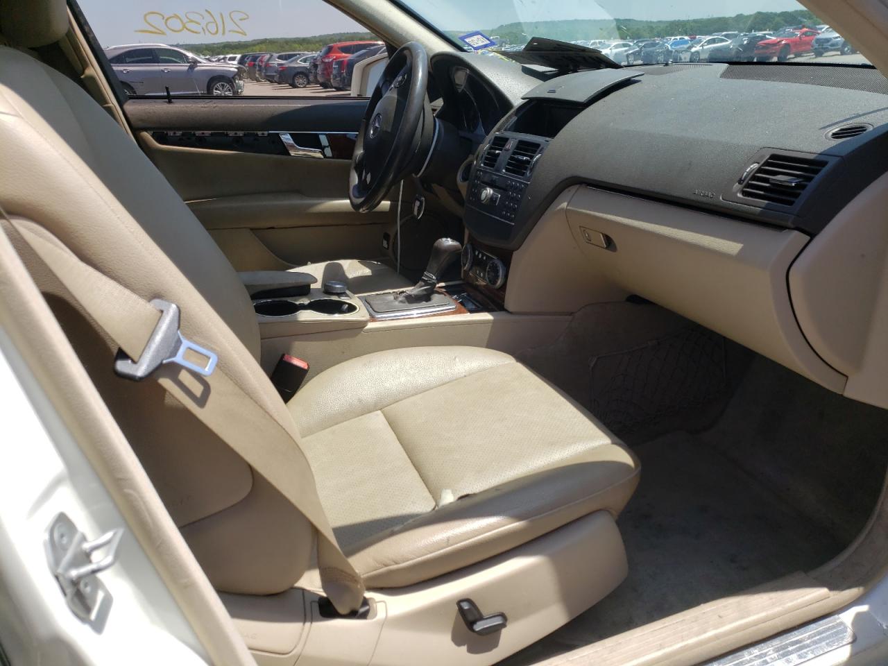 Photo 5 from auction – 2011 MERCEDES-BENZ C 300 with VIN WDDGF5EB4BR146510