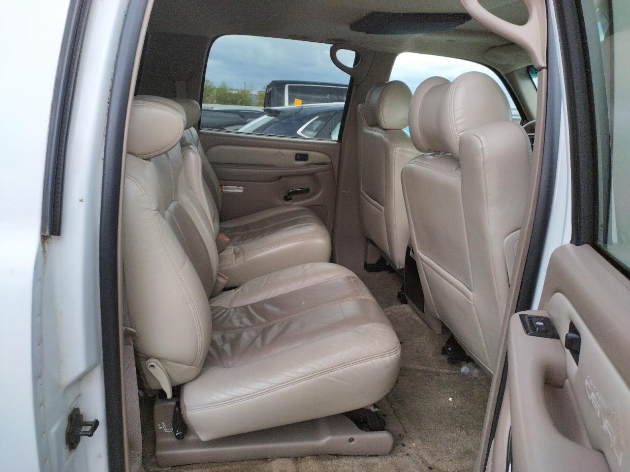 Photo 6 from auction – 2002 GMC DENALI XL with VIN 1GKFK66U82J279409