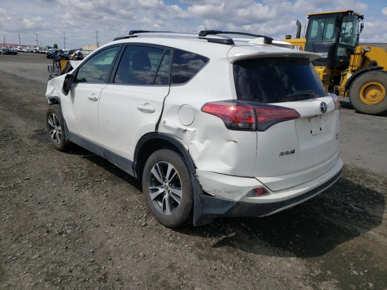 Photo 3 from auction – 2016 TOYOTA RAV4 XLE with VIN JTMRFREV5GJ096047