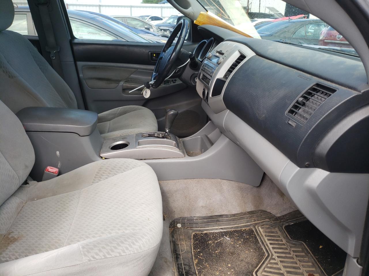 Photo 5 from auction – 2011 TOYOTA TACOMA DOU with VIN 5TFLU4EN5BX011597
