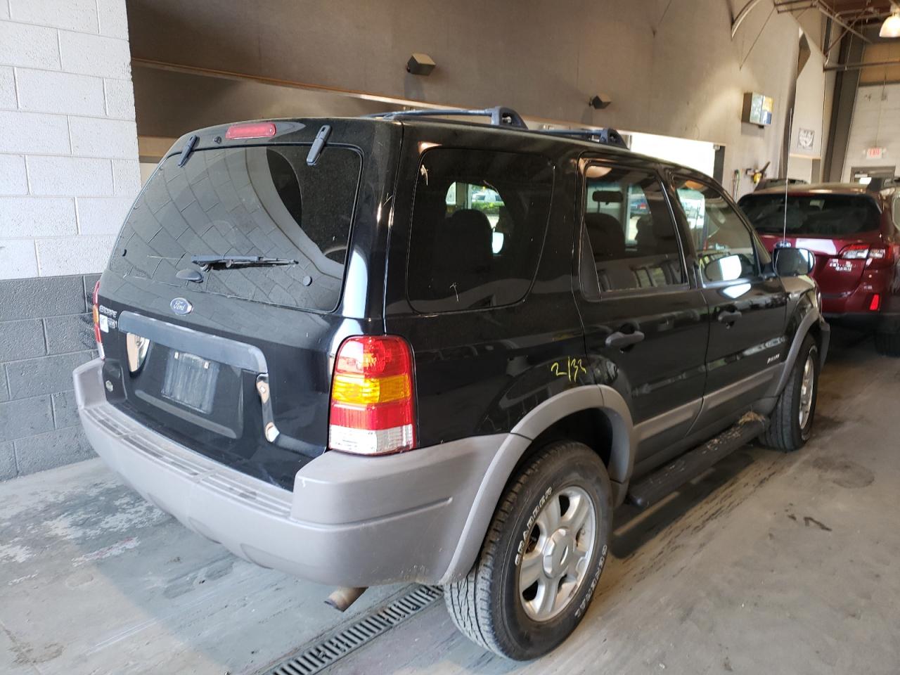 Photo 4 from auction – 2002 FORD ESCAPE XLT with VIN 1FMYU03102KC93137
