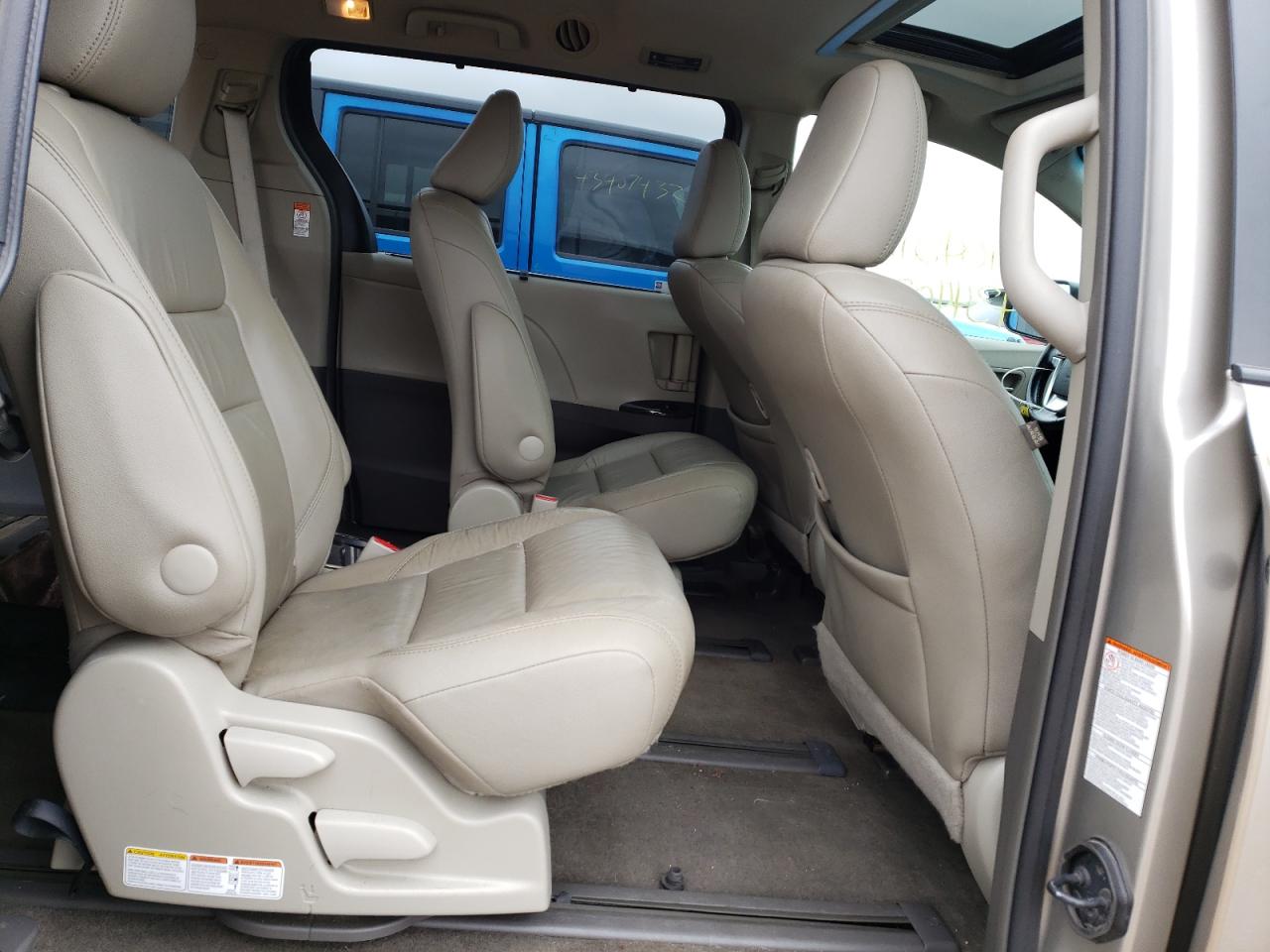 Photo 6 from auction – 2016 TOYOTA SIENNA XLE with VIN 5TDDK3DC5GS131580