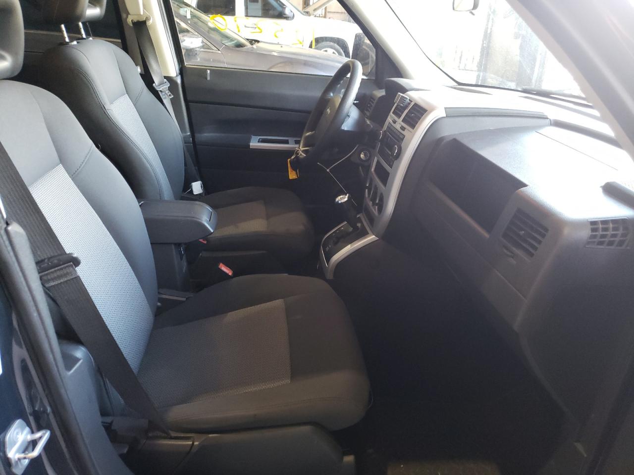Photo 5 from auction – 2008 JEEP PATRIOT SP with VIN 1J8FF28W68D644306