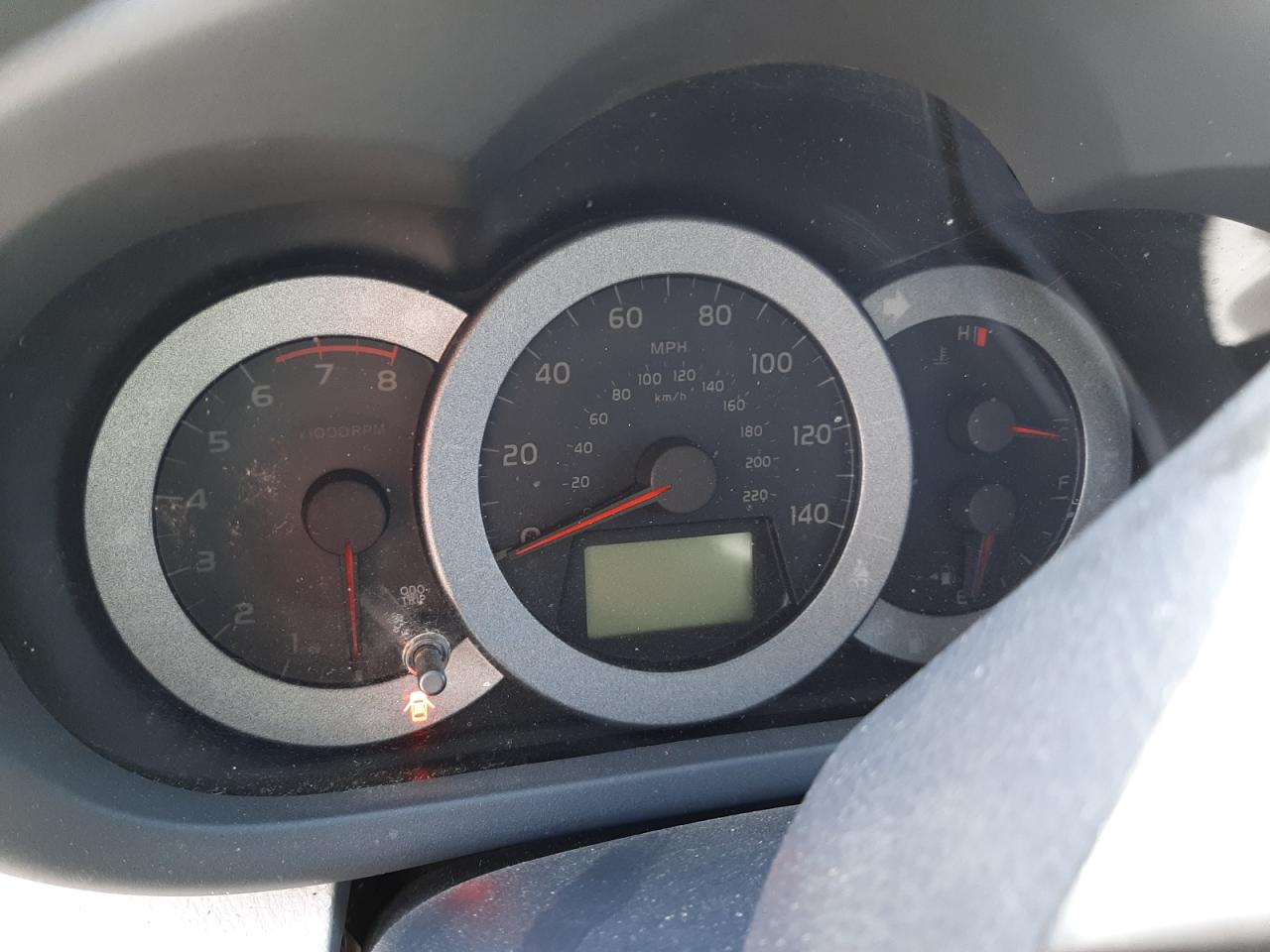 Photo 8 from auction – 2009 TOYOTA RAV4 with VIN JTMZF33V49D005335