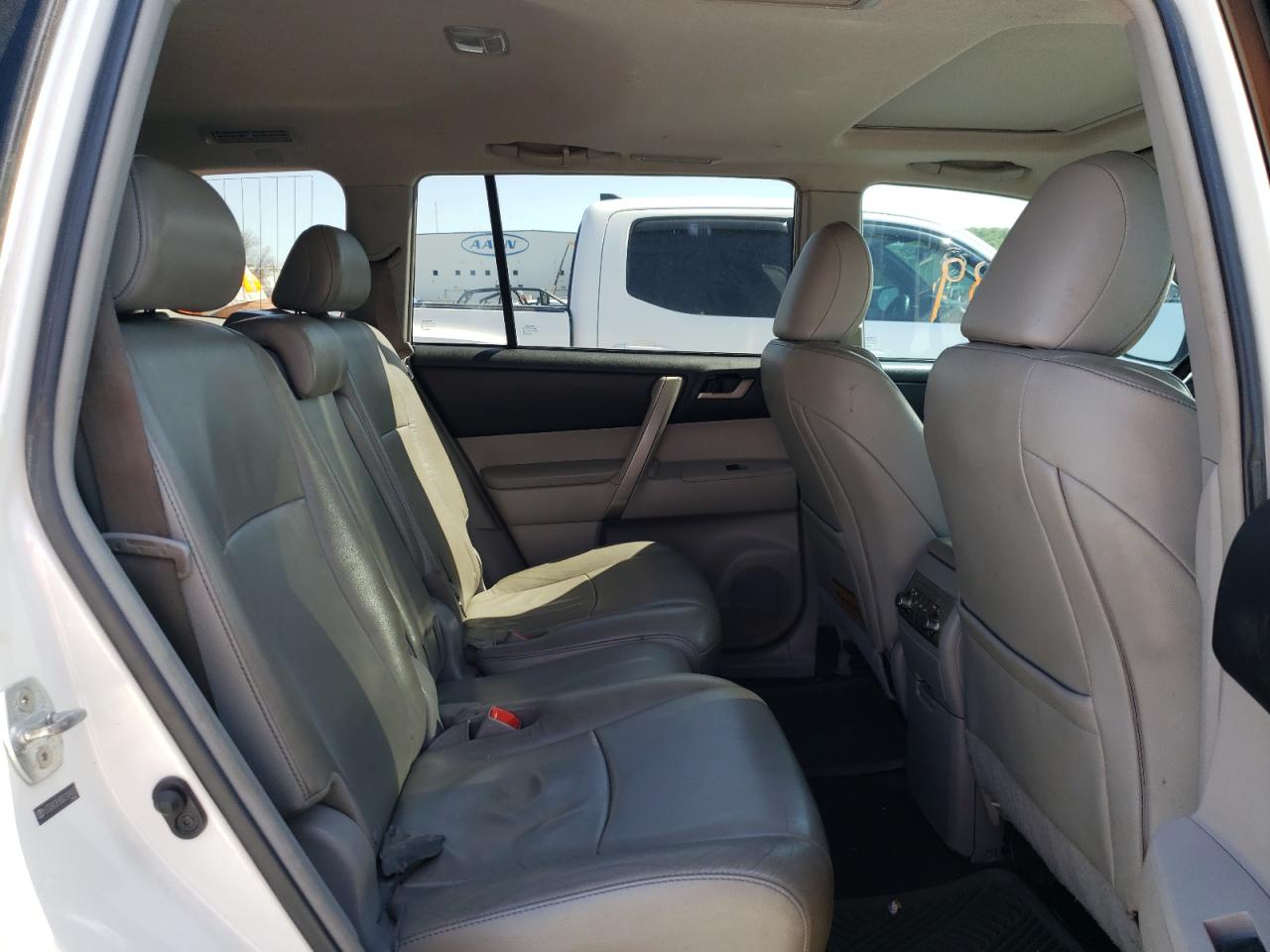 Photo 6 from auction – 2013 TOYOTA HIGHLANDER with VIN 5TDZK3EH0DS104833