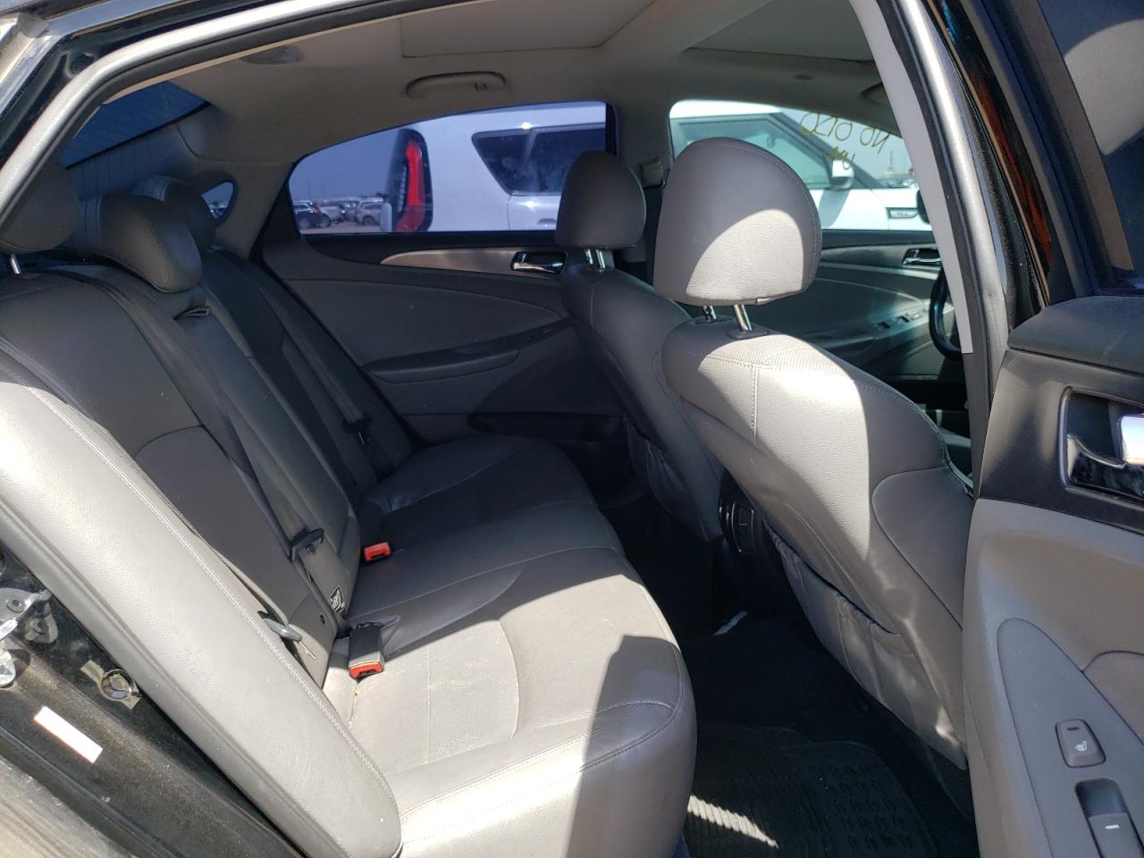 Photo 6 from auction – 2013 HYUNDAI SONATA HYB with VIN KMHEC4A45DA051107