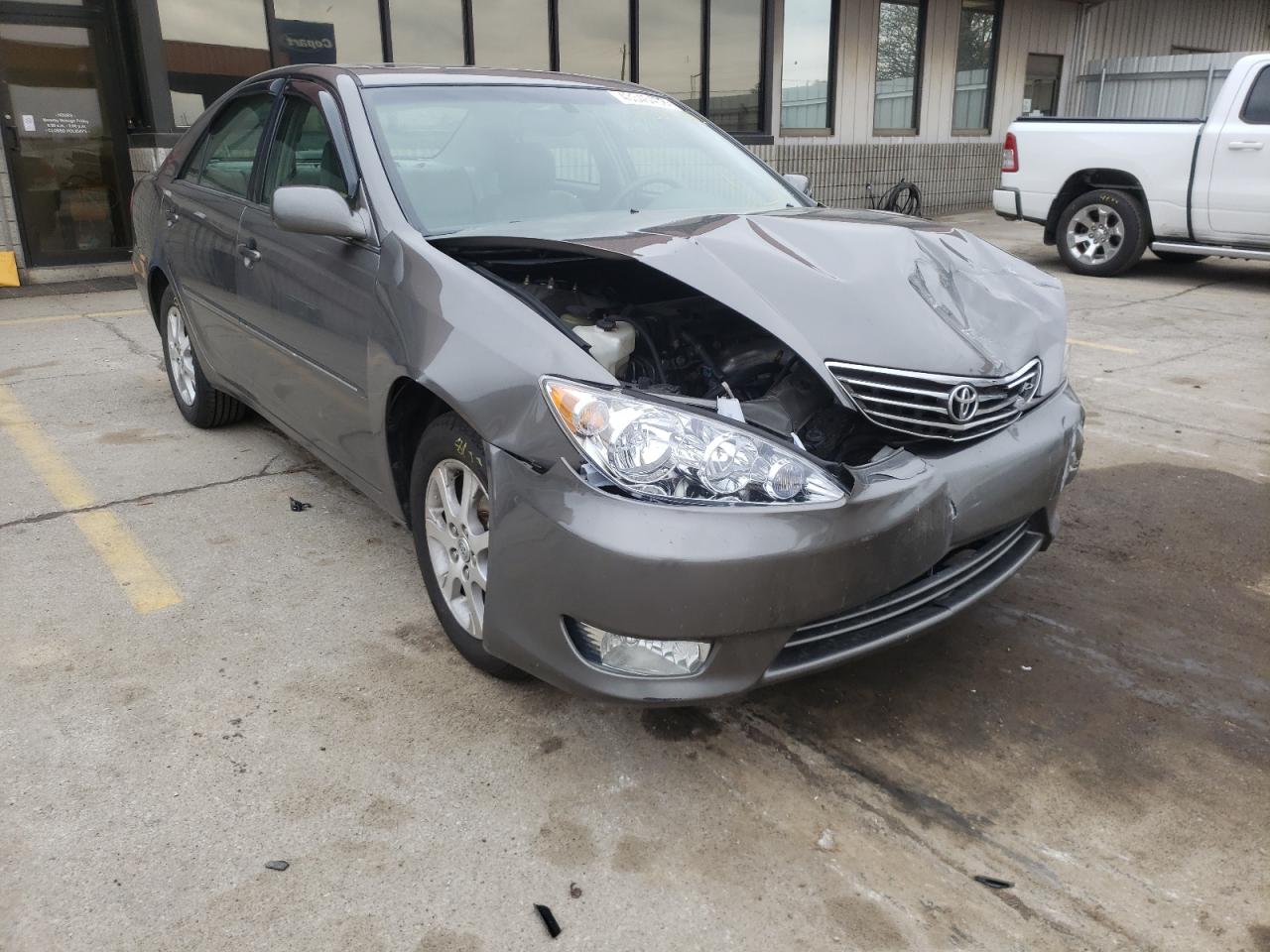 TOYOTA CAMRY LE 2005 with VIN 4T1BE30KX5U639737 - Photo from auction