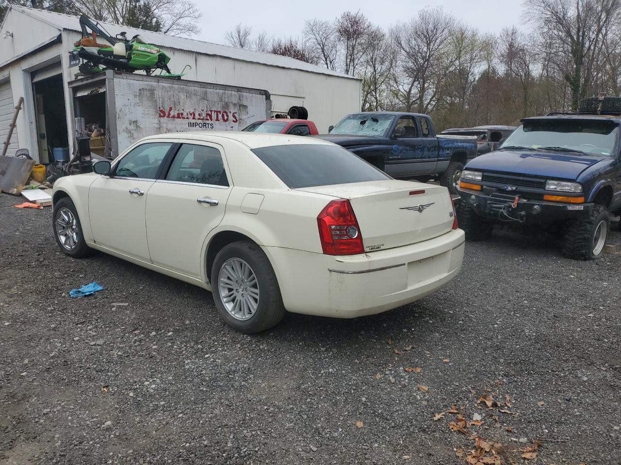 Photo 3 from auction – 2010 CHRYSLER 300 TOURIN with VIN 2C3CA4CD2AH123445