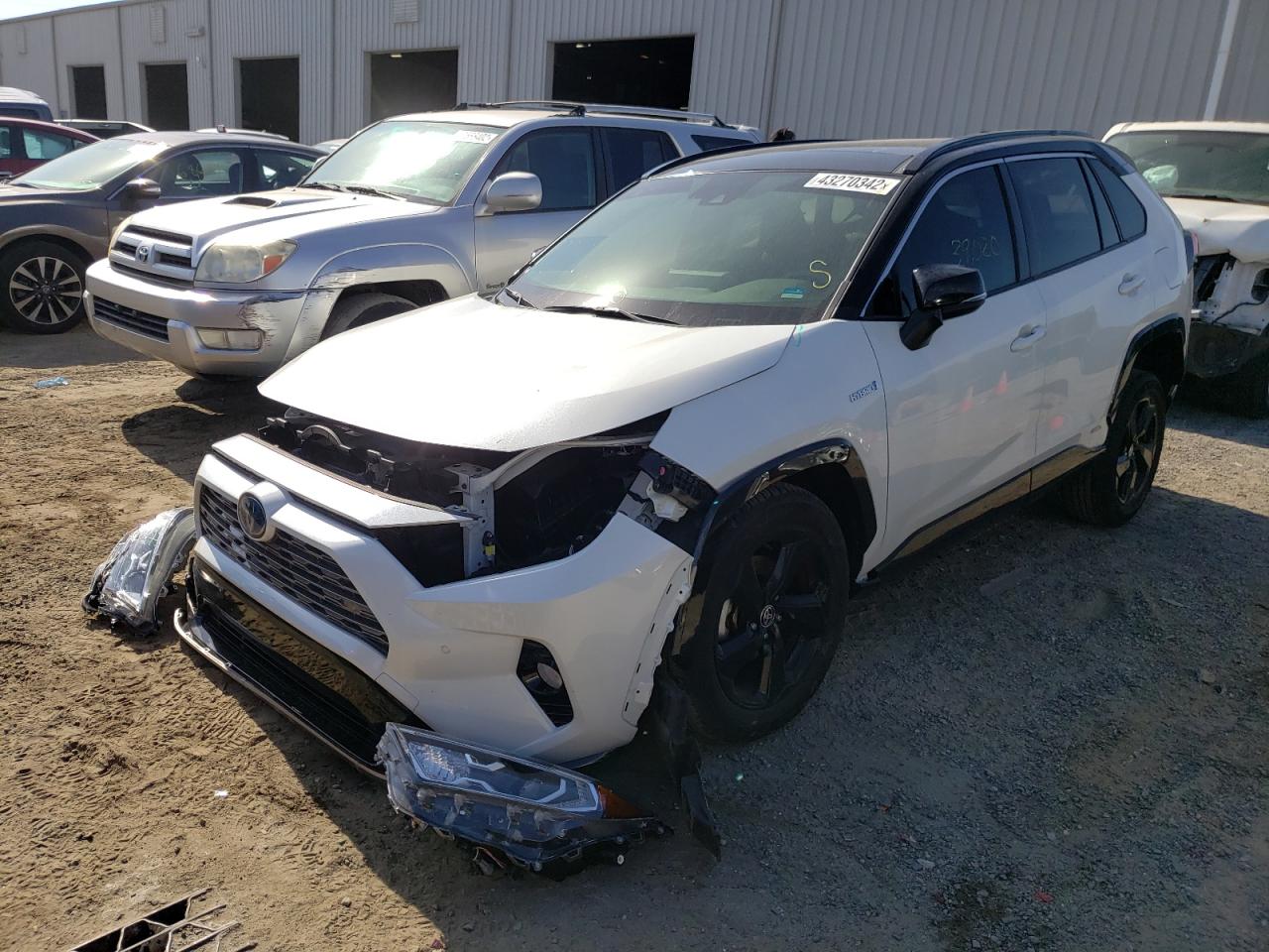 Photo 2 from auction – 2020 TOYOTA RAV4 XSE with VIN JTMEWRFV8LD532914