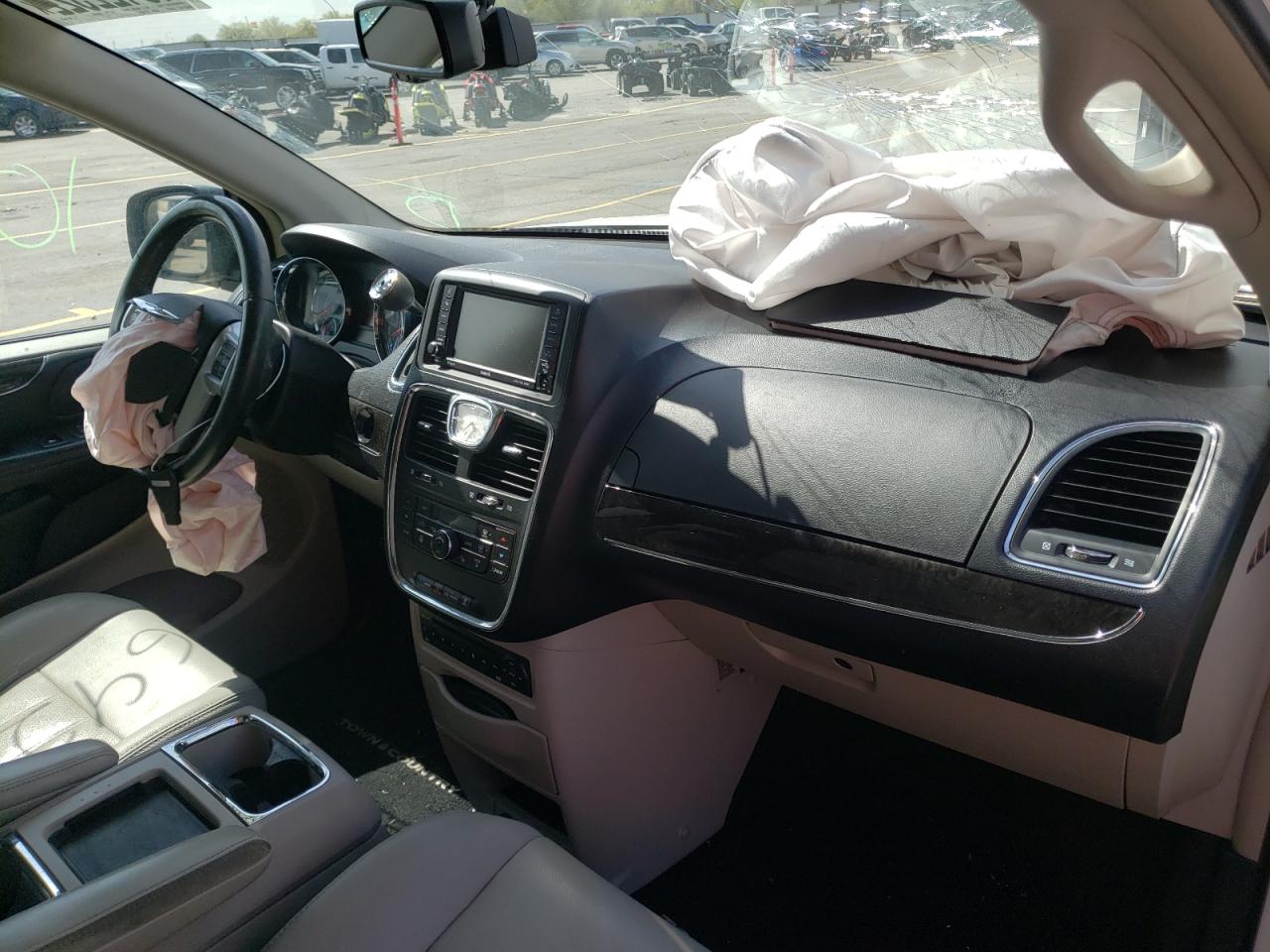 Photo 9 from auction – 2012 CHRYSLER TOWN & COU with VIN 2C4RC1CGXCR199758