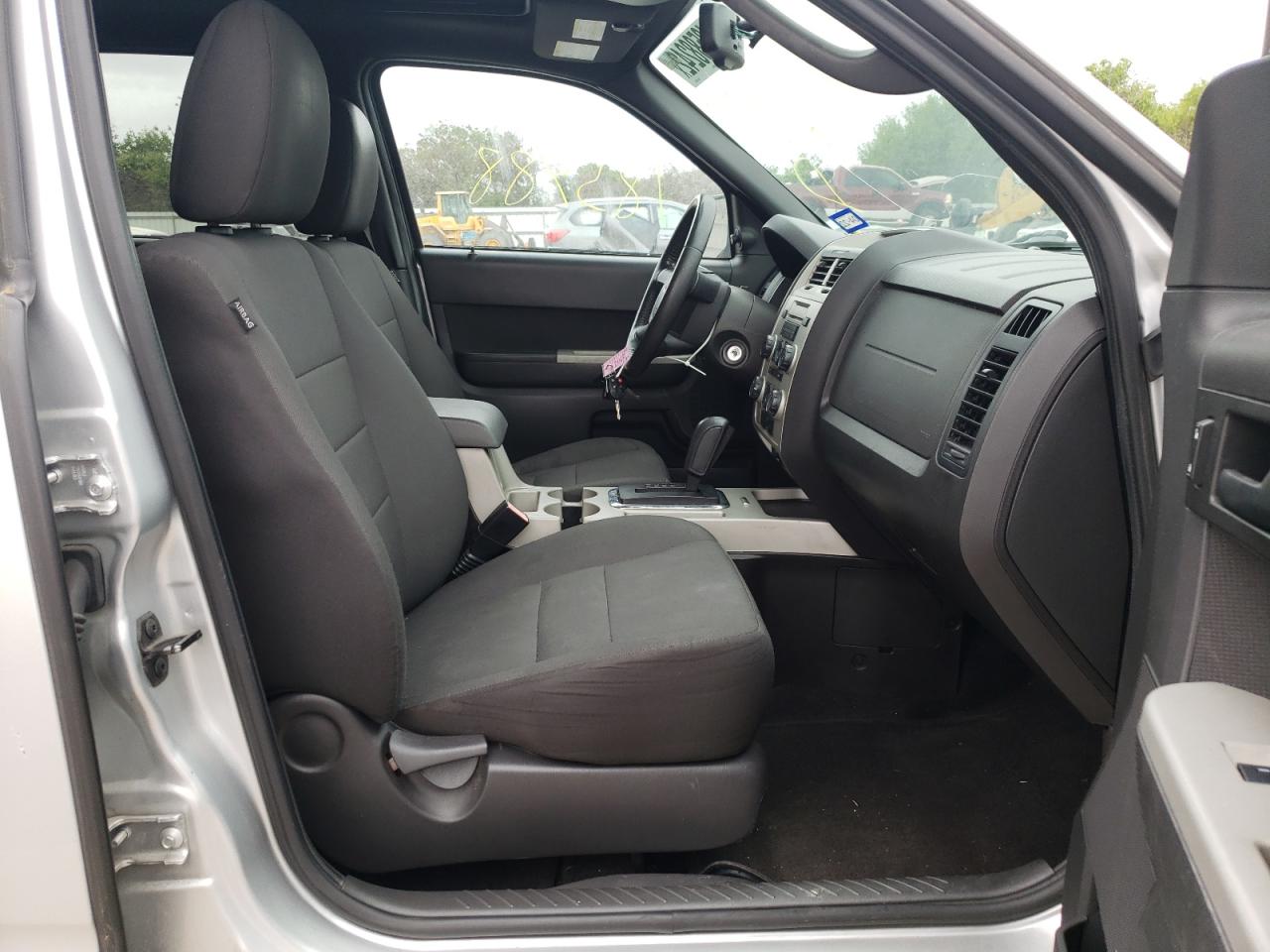Photo 5 from auction – 2010 FORD ESCAPE XLT with VIN 1FMCU0DG8AKB53042