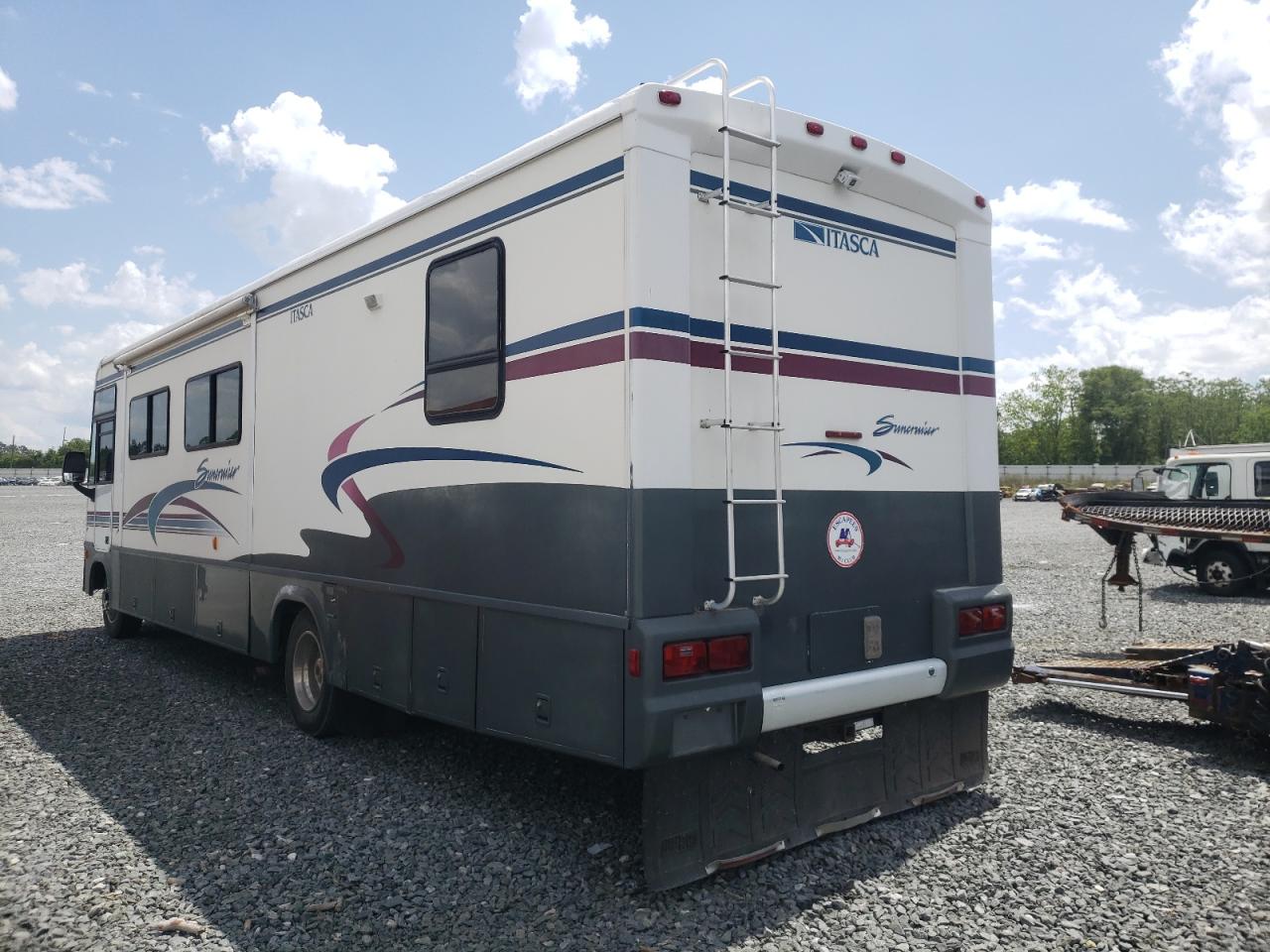 Photo 3 from auction – 2000 WINNEBAGO RV with VIN 1FCNF53S1Y0A04262