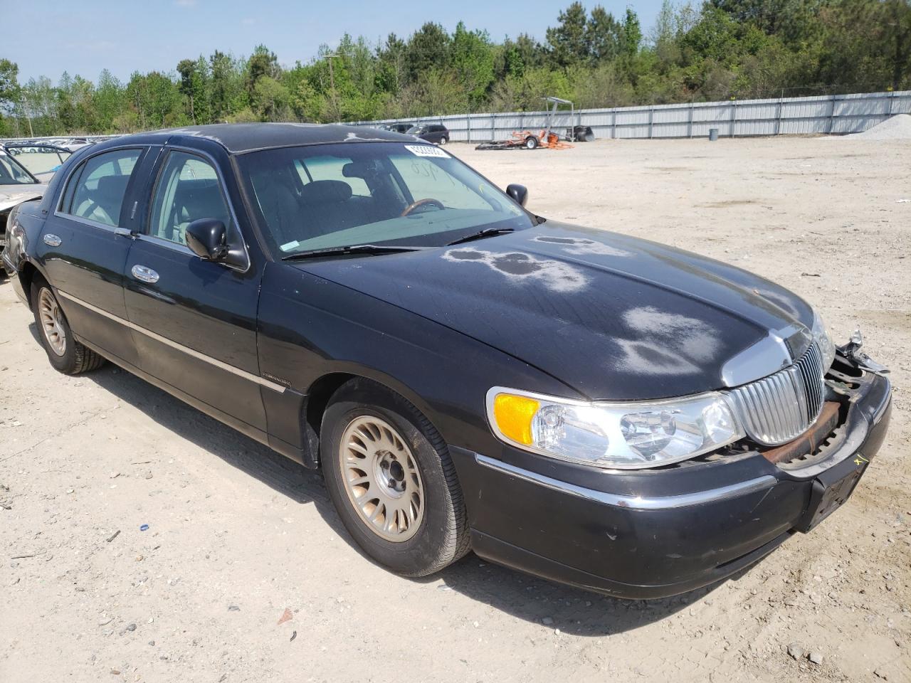 LINCOLN TOWN CAR C 2001 with VIN 1LNHM85W01Y683576 - Photo from auction