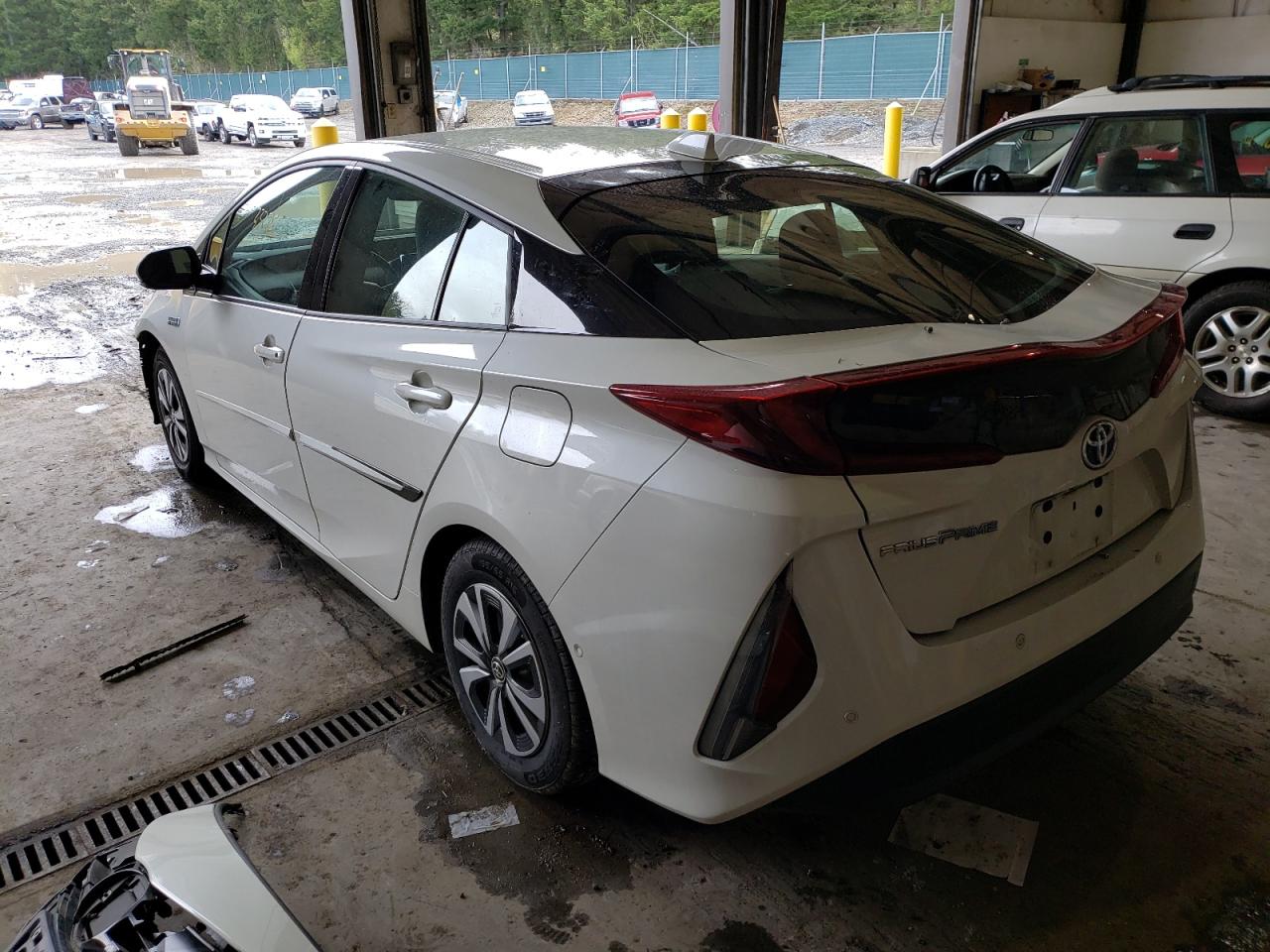 Photo 3 from auction – 2017 TOYOTA PRIUS PRIM with VIN JTDKARFP1H3003708