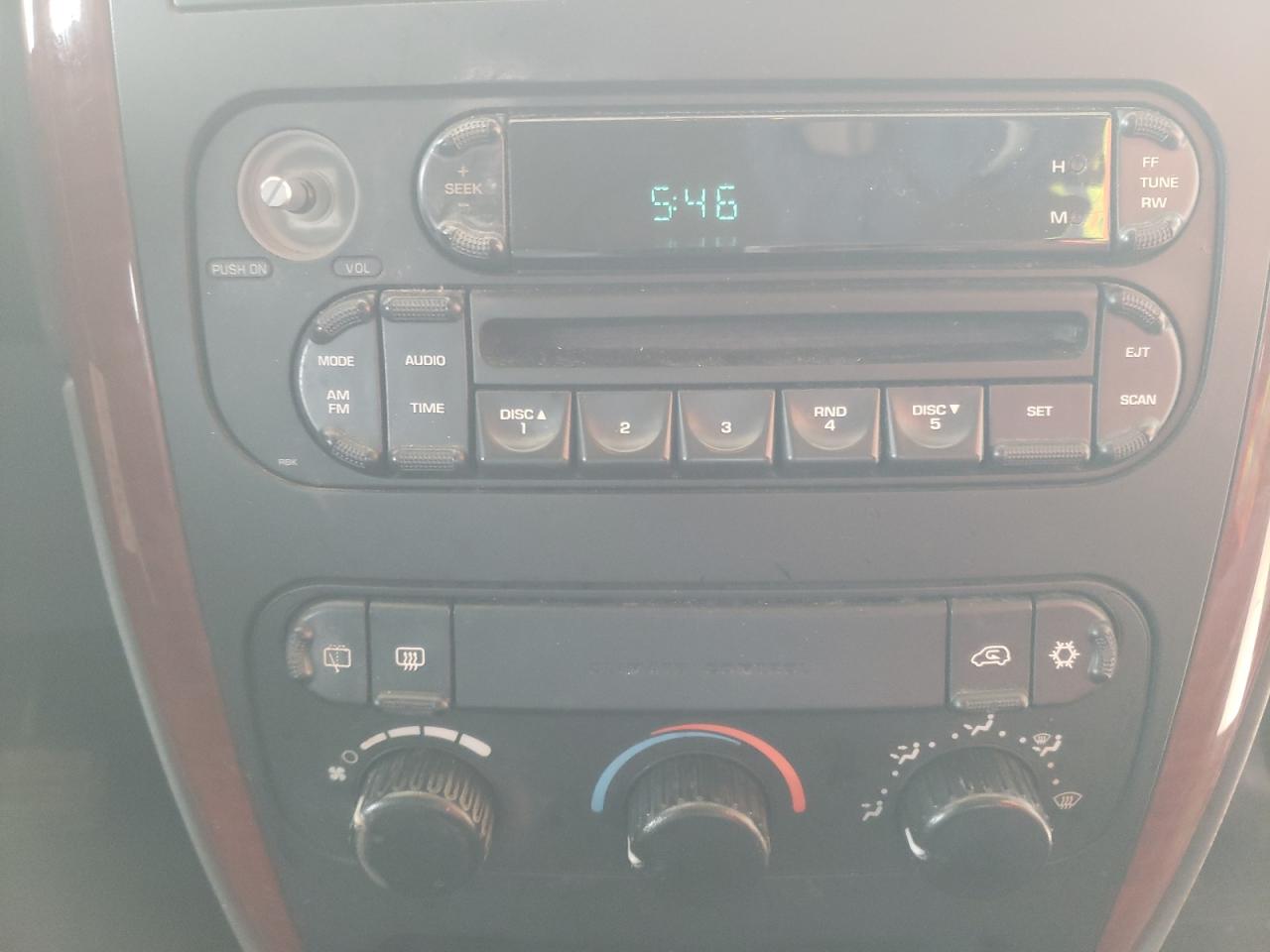 Photo 9 from auction – 2006 CHRYSLER TOWN & COU with VIN 1A4GP45R86B575270