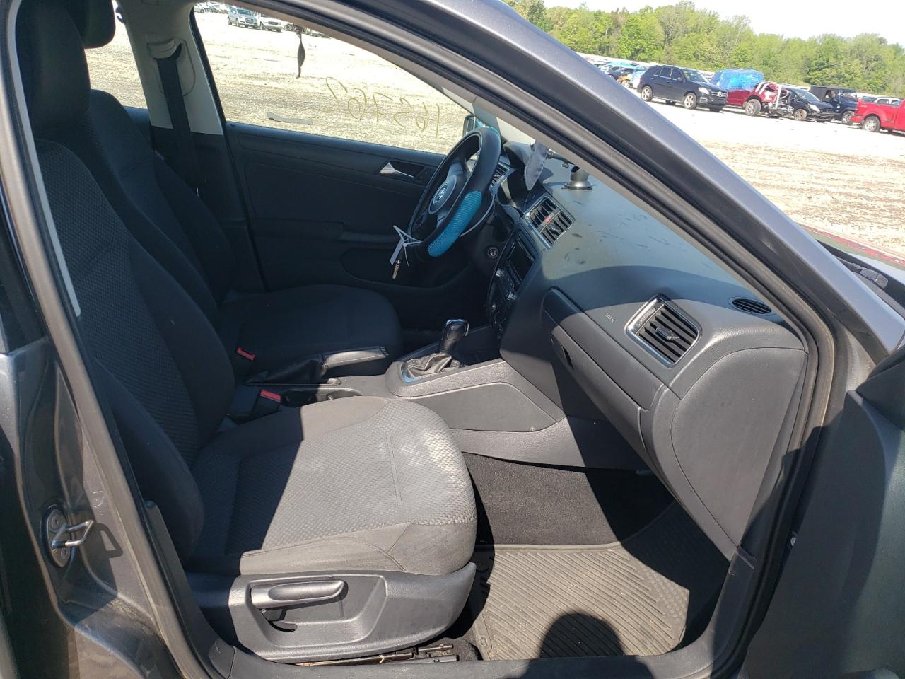 Photo 5 from auction – 2012 VOLKSWAGEN JETTA BASE with VIN 3VW2K7AJ6CM358074