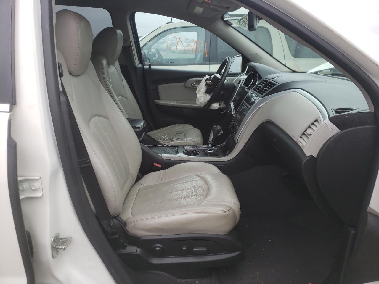Photo 5 from auction – 2011 CHEVROLET TRAVERSE L with VIN 1GNKRLED7BJ353450