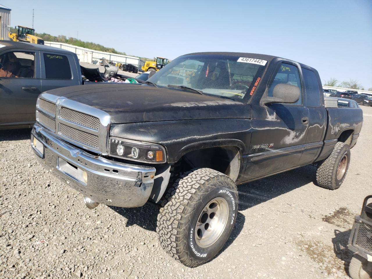 Photo 2 from auction – 2000 DODGE RAM 1500 with VIN 3B7HF13Z1YM217020