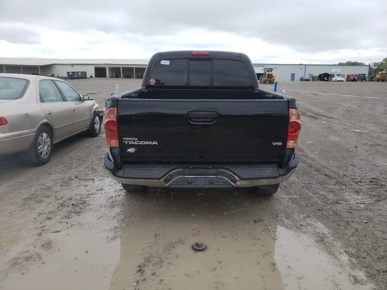 Photo 9 from auction – 2011 TOYOTA TACOMA DOU with VIN 3TMLU4EN2BM062769