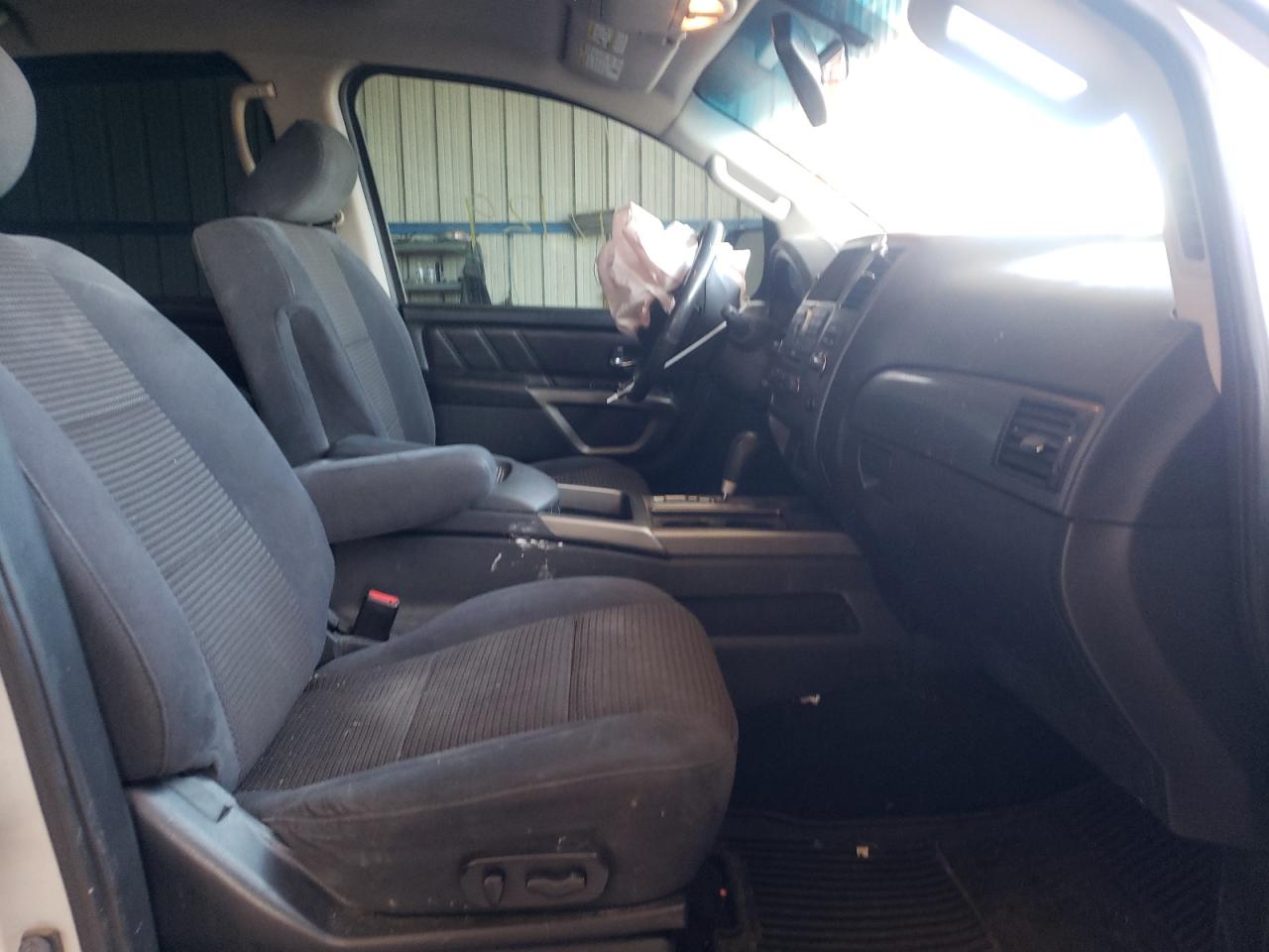 Photo 5 from auction – 2015 NISSAN ARMADA SV with VIN 5N1AA0NC2FN606802