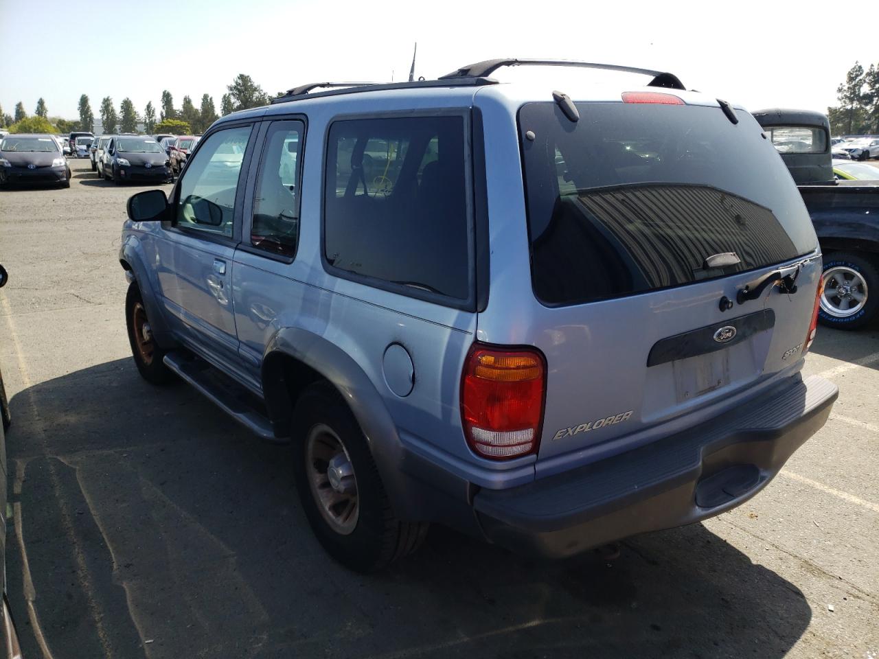 Photo 3 from auction – 1998 FORD EXPLORER with VIN 1FMYU22X6WUA92564