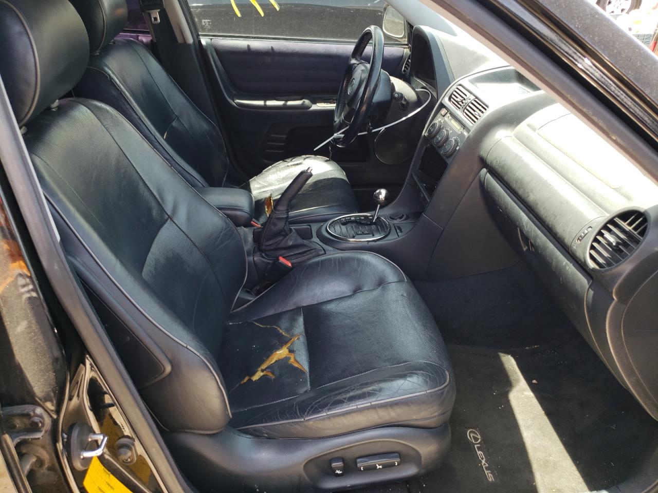 Photo 5 from auction – 2002 LEXUS IS 300 with VIN JTHBD192020038983
