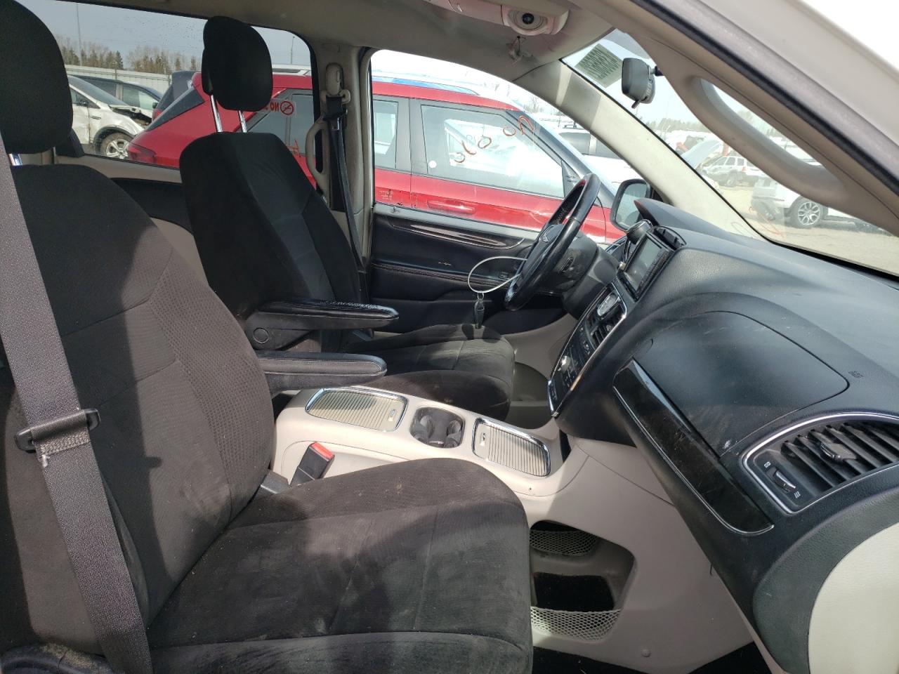 Photo 5 from auction – 2013 CHRYSLER TOWN & COU with VIN 2C4RC1BG3DR670846
