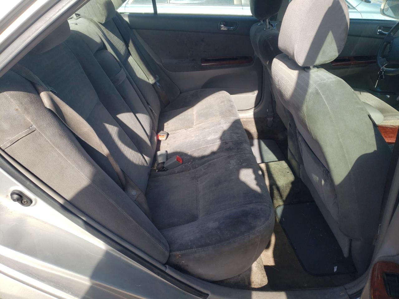 Photo 6 from auction – 2005 TOYOTA CAMRY LE with VIN 4T1BE30K55U041930